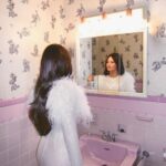 Kacey Musgraves Instagram - Thank you, @elvis, @rileykeough and co. 🤍 Such an unforgettable night being in that time capsule of a house. (Will treasure his guitar pick forever). Xx Accompanying me on keys @johnwhittjr Hair @giovannidelgado Makeup @moanilee Styling @ecduzit @lindseydupuis Graceland