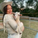 Kacey Musgraves Instagram - GOAT energy only 🤍