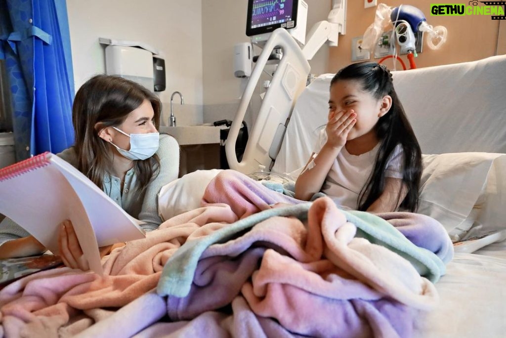 Kaia Gerber Instagram - What a treat!  @kaiagerber’s patient visit brought a magical blend of enchanting story time, Waldo hunts, joyful singing, a dash of Spiderman fun, and, most importantly, an abundance of heartwarming smiles. 😊📚💙 Thank you for Making March Matter and spreading joy to our young patients! #MakeMarchMatter Children's Hospital Los Angeles