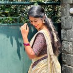 Kalyani Anil Instagram - ராணி 👑✨ Saree @ar_handlooms_kuthampully 📸 @sonu_.sajeev #traditional #saree #reelkarofeelkaro #reelitfeelit #trend #viral #insta Trivandrum, India