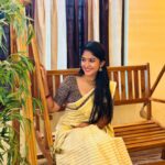 Kalyani Anil Instagram - Hey Siri , Play ‘’MALAYALI PENNE ‘’ …🤍 Saree @ar_handlooms_kuthampully 📸 @sonu_.sajeev 🫶🏻 Trivandrum, India