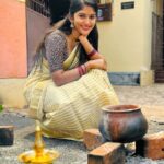 Kalyani Anil Instagram - Attukal Pongala 🙏🏻✨ My and Ammas saree from @ar_handlooms_kuthampully 📸 @sonu_.sajeev #attukalpongala #pongala2024 Pazhavangaady Ganapathy