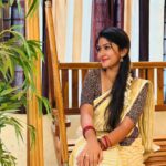 Kalyani Anil Instagram - Hey Siri , Play ‘’MALAYALI PENNE ‘’ …🤍 Saree @ar_handlooms_kuthampully 📸 @sonu_.sajeev 🫶🏻 Trivandrum, India