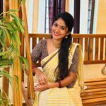 Kalyani Anil Instagram - Hey Siri , Play ‘’MALAYALI PENNE ‘’ …🤍 Saree @ar_handlooms_kuthampully 📸 @sonu_.sajeev 🫶🏻 Trivandrum, India