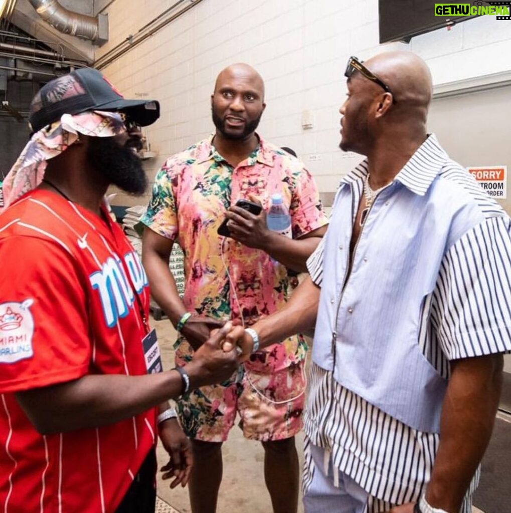 Kamaru Usman Instagram - AfroNation Miami 🫶🏿🙏🏿 📸 @michaeltubescreations