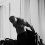 Kamaru Usman Instagram - I MAKE THIS LOOK GOOD…🔥🔥🫶🏿🤗 #UFC294 #ABUDHABI #SHOWSTOPPA 📸 @joshuaamiles