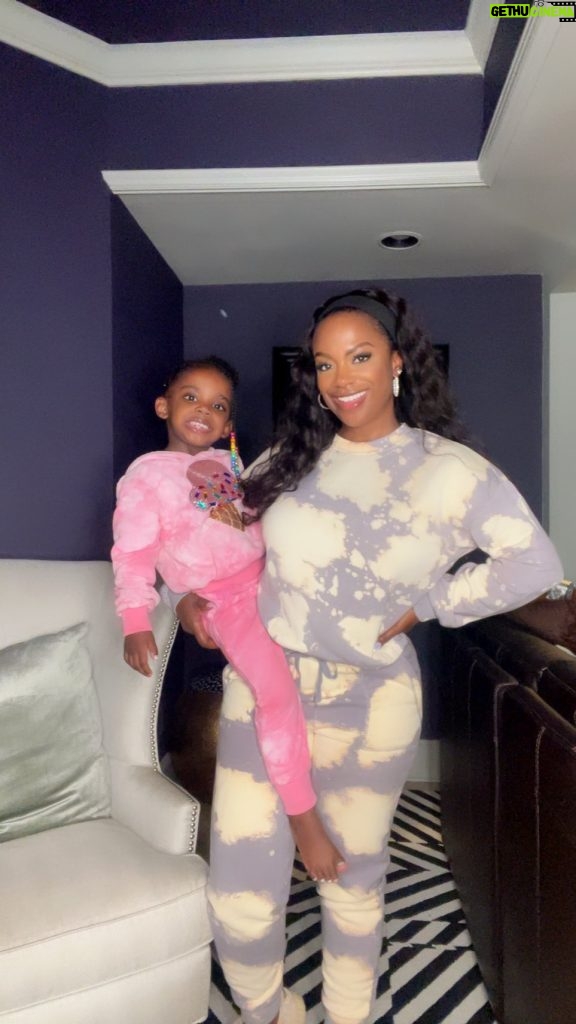 Kandi Burruss Tucker Instagram - Yesterday was one of those rare occasions where I could get @blazetucker to take pictures! We had a full day & she still wanted to have more fun. Mommy had to put on her active wear from @tagsboutique because Blaze had me active! 🤣 non stop!