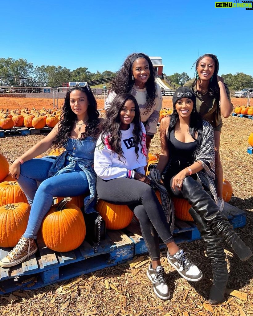Kandi Burruss Tucker Instagram - It’s that time of year where a trip to the #PumpkinPatch is a must!