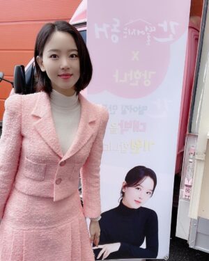 Kang Han-na Thumbnail - 179.9K Likes - Top Liked Instagram Posts and Photos