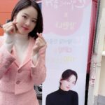 Kang Han-na Instagram - 700년지기 친구 포근이들이 보내준 감동의 커피 간식차 먹고 힘내서 촬영혜선!!💗💗💗 너무x777 고마워 포근이들 사랑해애앳🥰 #감동이야흑 #피로싹다풀렸혜선 #이세상모든맛난간식들이다있자나 #크로플세입만에다먹었오