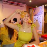 Kaori Oinuma Instagram – Nice, Ganda! day talaga kapag may #ChickenMcdo!🍗
Deserved natin ang much better kaya try niyo na rin guys 😉

Thank you @mcdo_ph for inviting me! 💛