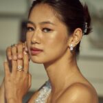 Kaori Oinuma Instagram - “love yourself girl or nobody will” a huge thanks to my team🤗🤍✨ makeup: @aronguevara_ hair: @brixbatalla stylist: @myrrhlaoto designer: @la_rosa_studio.ph minaudière: @meleandmarie nails: @extraordinail shot by: @plipfilms