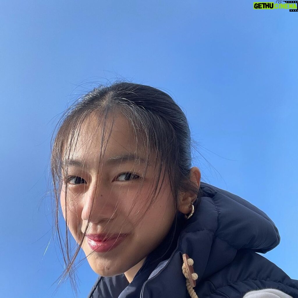 Kaori Oinuma Instagram - fave weather ☺️💙 last slide: ube rice cake na nanggaling pa sa Gensan para kay mama😁 hii @bonitamuf @argelsaycon95 @imjoaoconz 😋 thank u hahaha