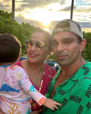 Karan Singh Grover Instagram - Mine❤️🧿
#grateful #durgadurga #monkeylove