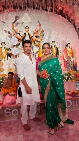 Karan Singh Grover Instagram - Durga Durga🙏