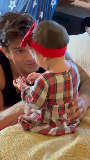 Karan Singh Grover Instagram - Music time… all the time❤️ 🧿🧿🧿🧿🧿🧿🧿
#monkeylove