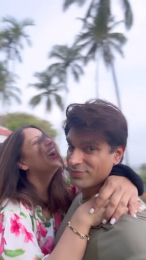Karan Singh Grover Instagram - You & I ❤️🧿 
#monkeylove #throwback