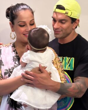 Karan Singh Grover Instagram - Celebrating our baby girl’s 8th month birthday ❤️🧿
#monkeylove #devibasusinghgrover