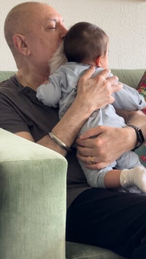 Karan Singh Grover Instagram - Devi Love for her Dada & Dadi ❤️🧿🙏