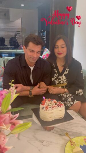 Karan Singh Grover Instagram - This is us ❤️🧿
#monkeylove #happyvalentinesday2023