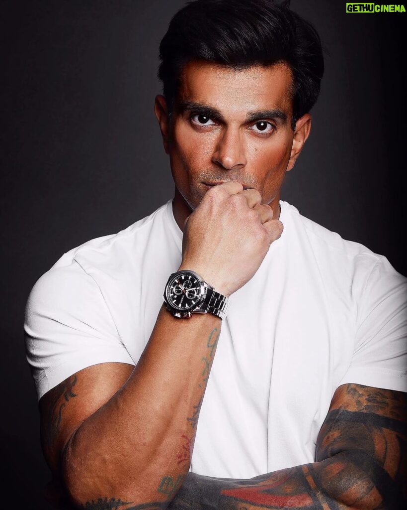 Karan Singh Grover Instagram - 🔱 Wearing a watch is like wearing a symbol. A symbol of style and character! That’s exactly why I love the Timex pieces! Explore the wide range and enjoy as much as I do! @timex.india #TimexIndia #Timex #TimexWatches #Heritage #legacy #ad