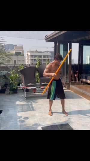 Karan Singh Grover Instagram - 🔱
Out of focus or autofocus?
#workout #fitness #motivation #fitnessmotivation #fit #training  #health #fitfam #lifestyle #exercise #muscle #healthy #sport