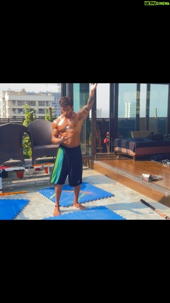 Karan Singh Grover Instagram - 🔱 Play #workout #fitness #motivation #fitnessmotivation #fit #training #health #fitfam #lifestyle #exercise #muscle #healthy #sport