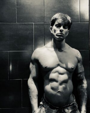 Karan Singh Grover Instagram - 🔱
25 days of being a father has already taught me a new skill…I call it “Sleep Standing” or “Stand Sleeping” or was it …”sleeping stand”, maybe, probably “Sland Steeping”?

#sleepingpapa #papaslept