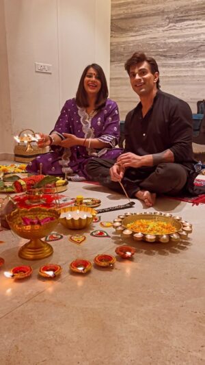 Karan Singh Grover Instagram - Happy Diwali 🙏