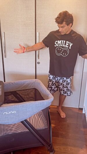 Karan Singh Grover Instagram - 🔱
Have no fear papa is here!🧿

#daddyduties #parentstobe #monkeylove #littlemonkeyontheway