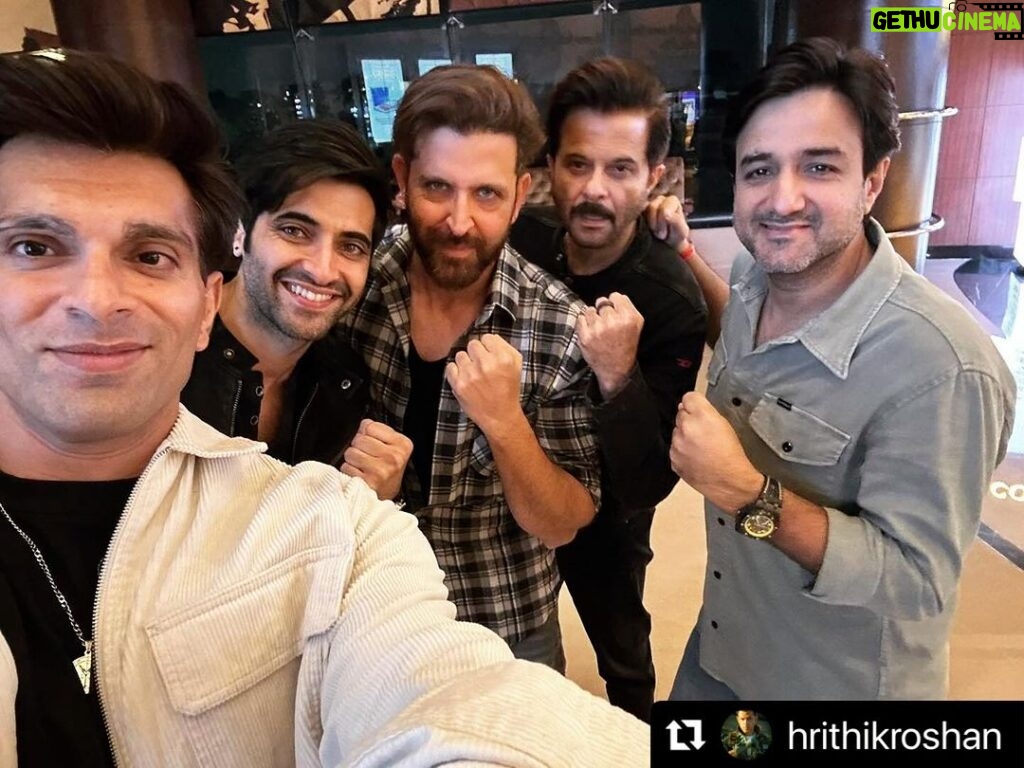 Karan Singh Grover Instagram - Fighters Day at the movies 🍿 🎥 #fighter @akshay0beroi @anilskapoor @s1danand