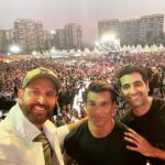 Karan Singh Grover Instagram - 🔱 Thank you DAV for an acre full of love!!! Immense Gratitude! 4 days to go! #fighter25jan2024 #fighter #fighterforever @hrithikroshan @deepikapadukone @anilskapoor @S1danand #KevinVaz @ajit_andhare @mamtaanand10_10 @ramonchibb @ankupande @vishaldadlani @shekharravjiani @akshay0beroi @viacom18studios @marflix_pictures @tseries.official #FighterMovie