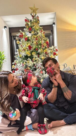 Karan Singh Grover Instagram - Christmas 🩷🎄🧿