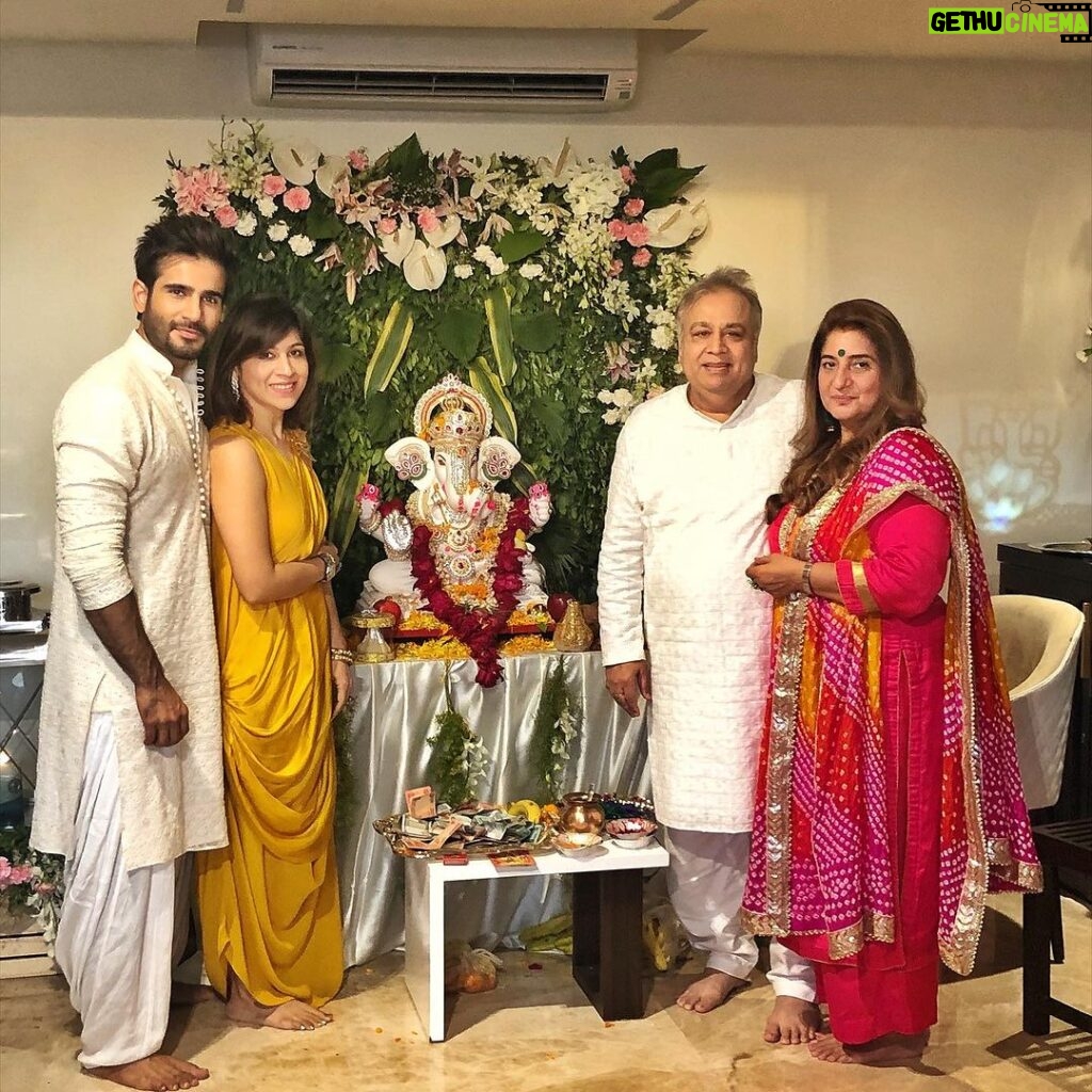 Karan Tacker Instagram - Happy Ganesh Chathurthi✨ ———————————————- #throwback #ganeshchaturthi #ganpatibappamorya