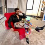 Karan Tacker Instagram – Well these boots are made for ₩₳Ⱡ₭ł₦₲, *SITTING!!! 👠☠️