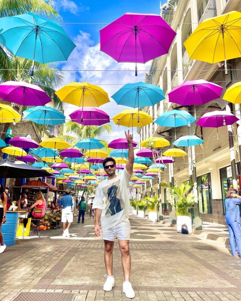 Karan Tacker Instagram - Shady⛱️ ————— #throwback #tbt #thursday #travel #mauritiusnow #wanderlust Port Louis, Mauritius