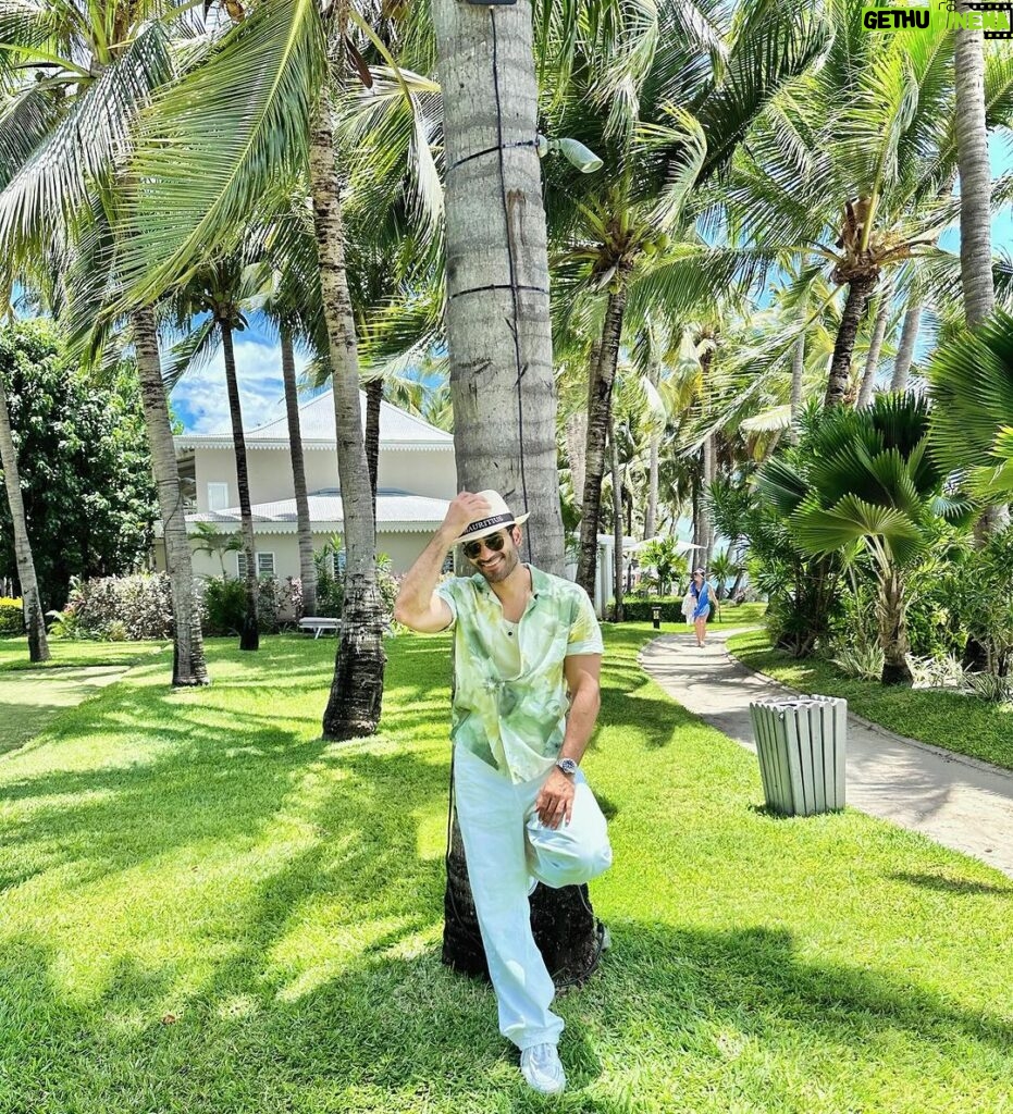 Karan Tacker Instagram - Laugh away the blues! #tbt #beachlife Mauritius Island