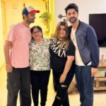 Karan Wahi Instagram - When ClassTeacher is in Town … Thankfully humne seekha kaafi kuch 🤪🤪🤪 #hailstmRkswethechildren 😋😋 @barunsobti_says @pallavimehta_4 @kavitamehtateaches
