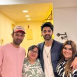 Karan Wahi Instagram - When ClassTeacher is in Town … Thankfully humne seekha kaafi kuch 🤪🤪🤪 #hailstmRkswethechildren 😋😋 @barunsobti_says @pallavimehta_4 @kavitamehtateaches
