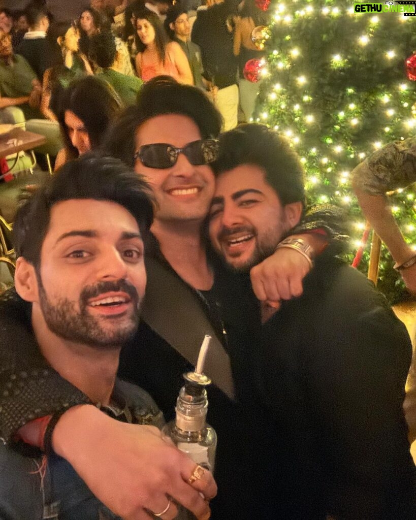 Karan Wahi Instagram - A very @ravidubey2312 kinda NIGHT Happy Birthday once again mere Bhai