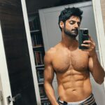 Karan Wahi Instagram - Munna pyaara HAI Par Munne Main Badhe AB hai… #justanotherday