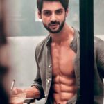Karan Wahi Instagram - S U N D A Y Binge 😊