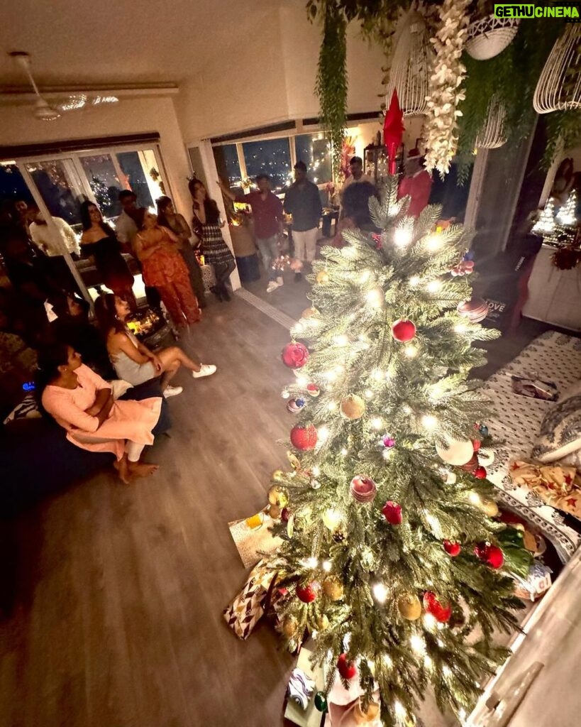 Karan Wahi Instagram - Merry Christmas The Yearly Ritual Continues @jenniferwinget1 Thank you 🤗🤗
