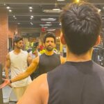Karan Wahi Instagram - Happy Birthday kumbh ke mele waale Bhai @arjitaneja May u Never Get Lost in a MELA 😜 May u Shine the Brightest in Life May u have the second best physique out there😅😅😅 May u Find Even Things That iam looking for 😝😝😝 Ab aur kya dua karoon… HAPPY BITTHDAY