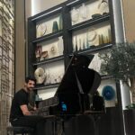 Karan Wahi Instagram - GAANA Bajaana Bhi AAta Hai Aur FEEL bhi Poori Hai!!! ❤️🎶🎶