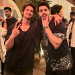 Karan Wahi Instagram - AMAR & AKBAR chilling while ANTHONY is in Singapore on a Teerth Yaatra with Mother Hi @rithvikk_dhanjani We dont MISS YOU🤪