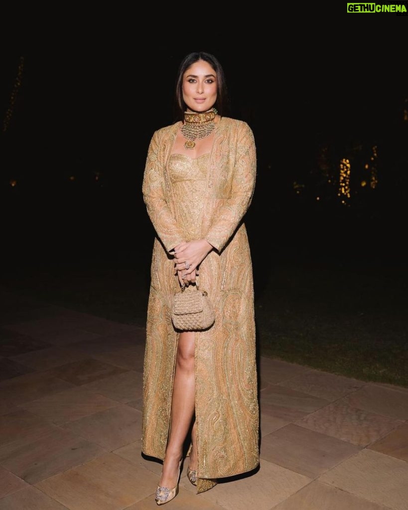 Kareena Kapoor Instagram - Golden Girl (S) ✨✨