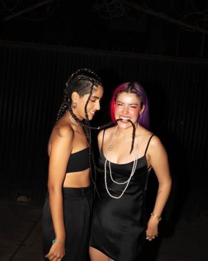 Karen Polinesia Instagram - Hermana bella, me emociona mucho compartir esta nueva etapa en tu vida y con mucho amor espero compartir y jugar con el ser bello que viene a la familia. Te amo siempre 
Ya quiero que conozca a la tía Karen ✨
