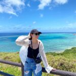 Karen Takizawa Instagram - そしてこちらは忘れた時期のいつだかの休みに、初めての石垣島に行きました⛱️ こうしてみると休みを見つけると私は、 海へ海へと私ばっか向かっていってるので 相当海に片想いしています🪼✨ 泳げないくらいカタヅチですし、 海の上辺ばっか見て癒されているだけですし、 なんの潜りもしないのです。 でも海の大きさと私には理解できない神秘さと太陽と共同作業の先に見えるこの青い色が好きになる理由だったのかもしれません。 海を見ると心から気持ちよくなりますよね☺️ あぁこの海と暮らしているんだって、 幸せになったり、今の考え事をサラッと奪い去って持っていってくれたり✨ 考え事や地球のおっきさを確実なりとも計り知るには、力のある自然に任せるのが、おすすめです、私には☺️ この景色を見るために人は(自分)また がんばるんです☺️✨✨