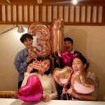 Karen Takizawa Instagram - 31歳になりました。 ご報告することすらわざわざすいませんが、 なんだかんだでお誕生日はたくさんの方が すれ違いざまに、おめでとう！と言ってくださるので嬉しいです🎈 そして誰たちよりも早くお誕生日祝いしてくださったのは、春菜さんと夏子さんとホランさんでした🩵 嬉しかったなー🧸✨✨✨ ほんとうに予想されてる以上に面白い3人たちなので、食道にどんどん食べ物が詰まって最終的に苦しくなるほどです😂 全部おいしい、春菜さんお店ありがとうござぃした☺️🎁 31歳も自分がたくさんたくさん楽しい道探しをしていきていきたいです☺️ これからもよろしくおねがいしますぬ🥰